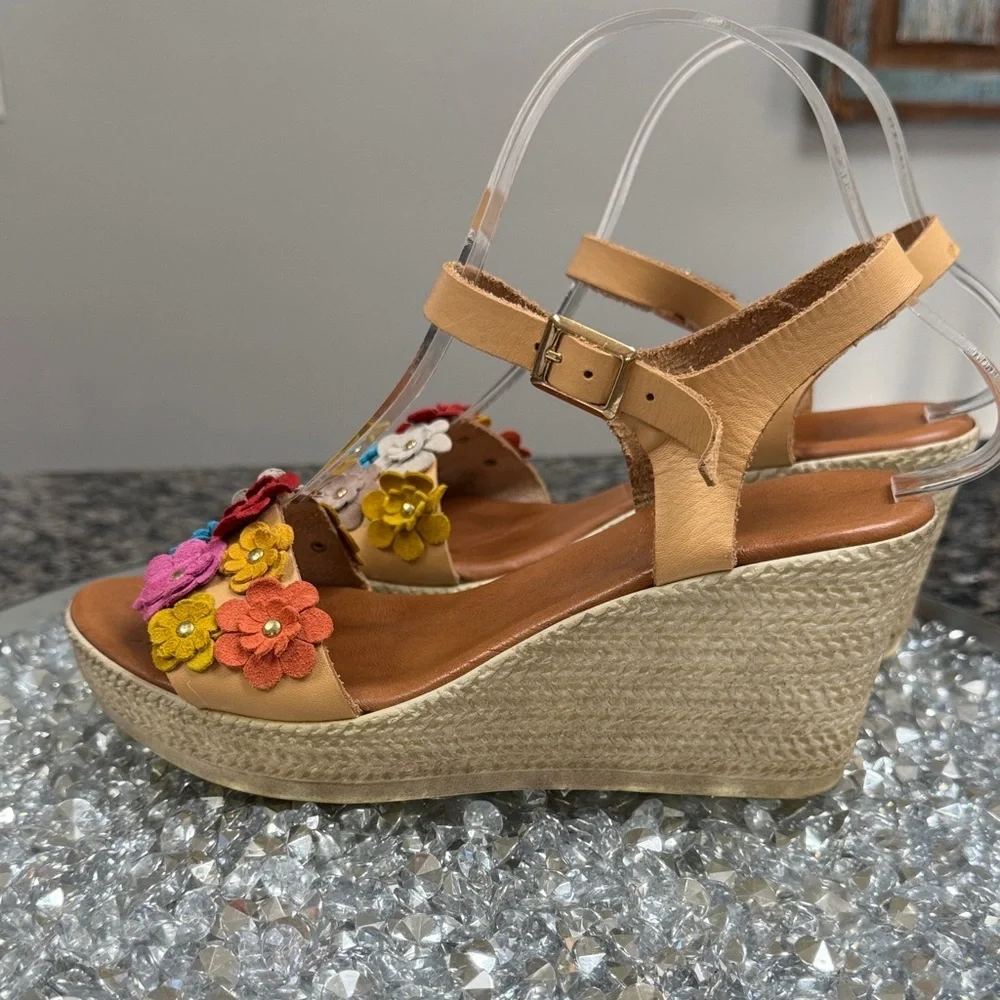 Italian made Floral Embellished leather Wedge natural Sandals EUC 7.5